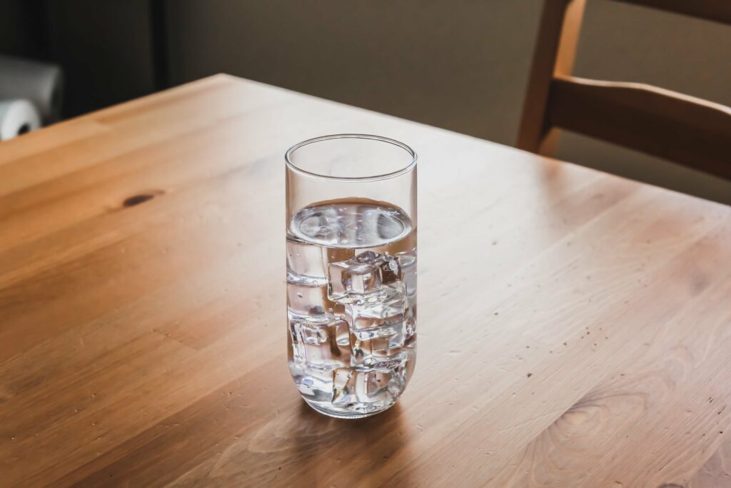 Wasser trinken zum Essen - na klar