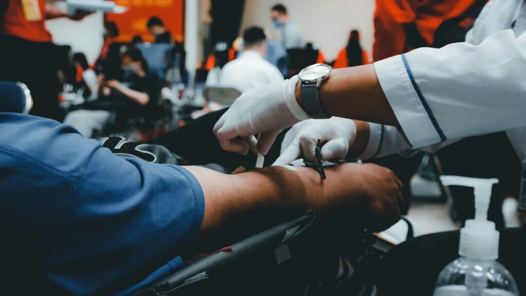 Blutspenden rettet Leben und liefert einen kostenlosen Gesundheitscheck
